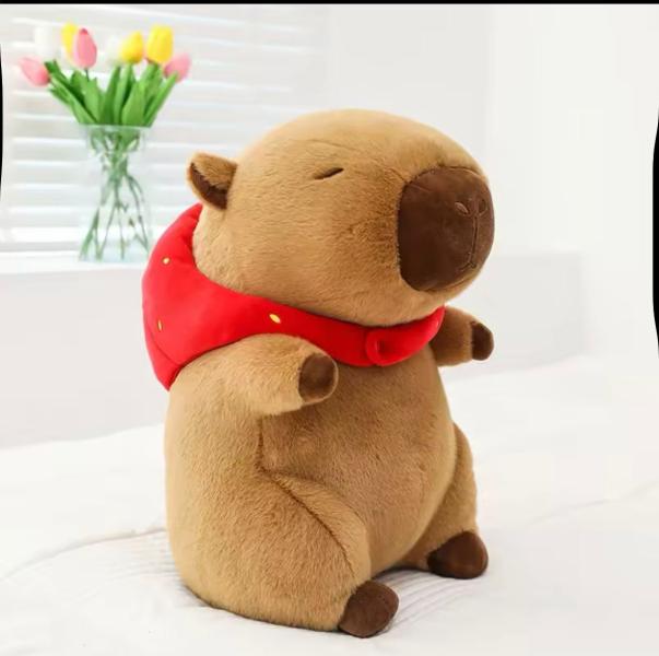 Peluche Capibara con Gorro de Fresa 35cm